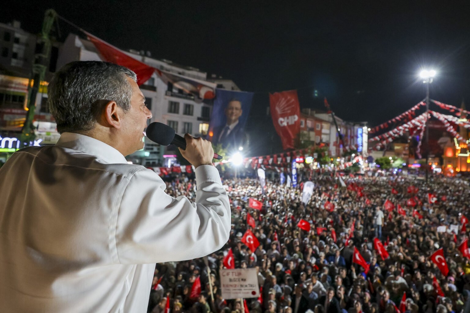 Manifestación del CHP en Aksaray | Özgür Özel: "Juro que disolveremos la banda Ak Toros".