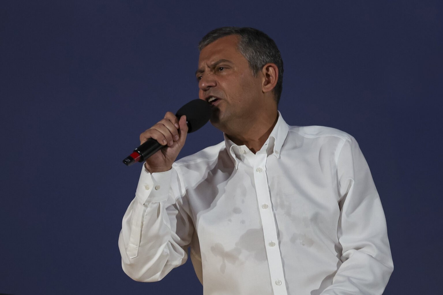Mümtaz'er Türköne napisał: Ciężar właściwy Özgüra Özela