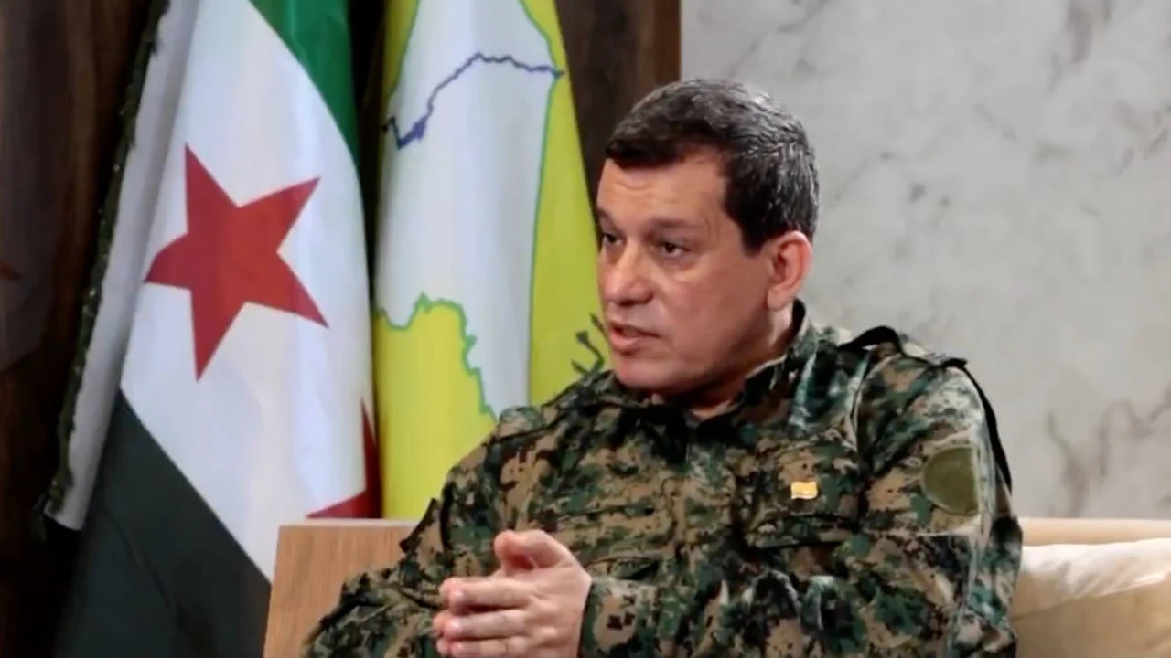 Comandante de las SDF Mazlum Abdi: “Tenemos relaciones directas con Turquía y esperamos que tengan un papel positivo”.