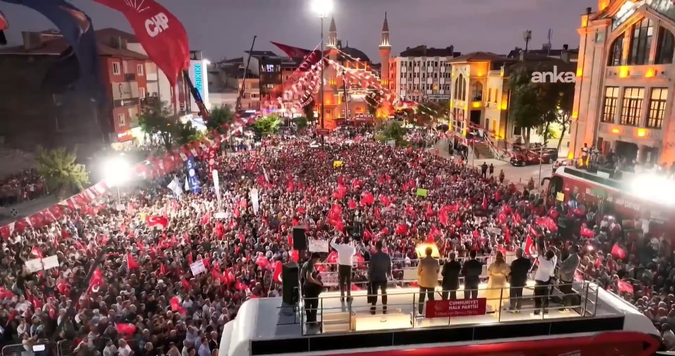 Manifestación del CHP en Aksaray | Özgür Özel: "Juro que disolveremos la banda Ak Toros".