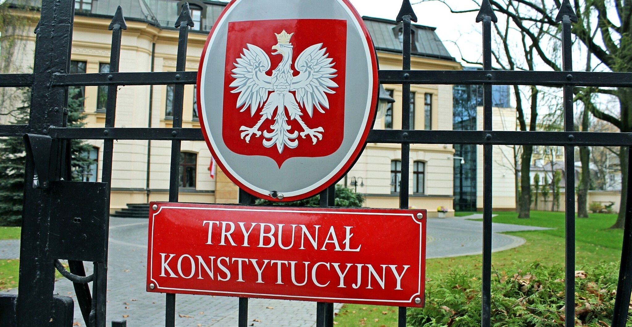 Polonya Anayasa Mahkemesi, hükümetin anayasayı değiştirmeyi amaçlayan yasa tasarılarını reddetti