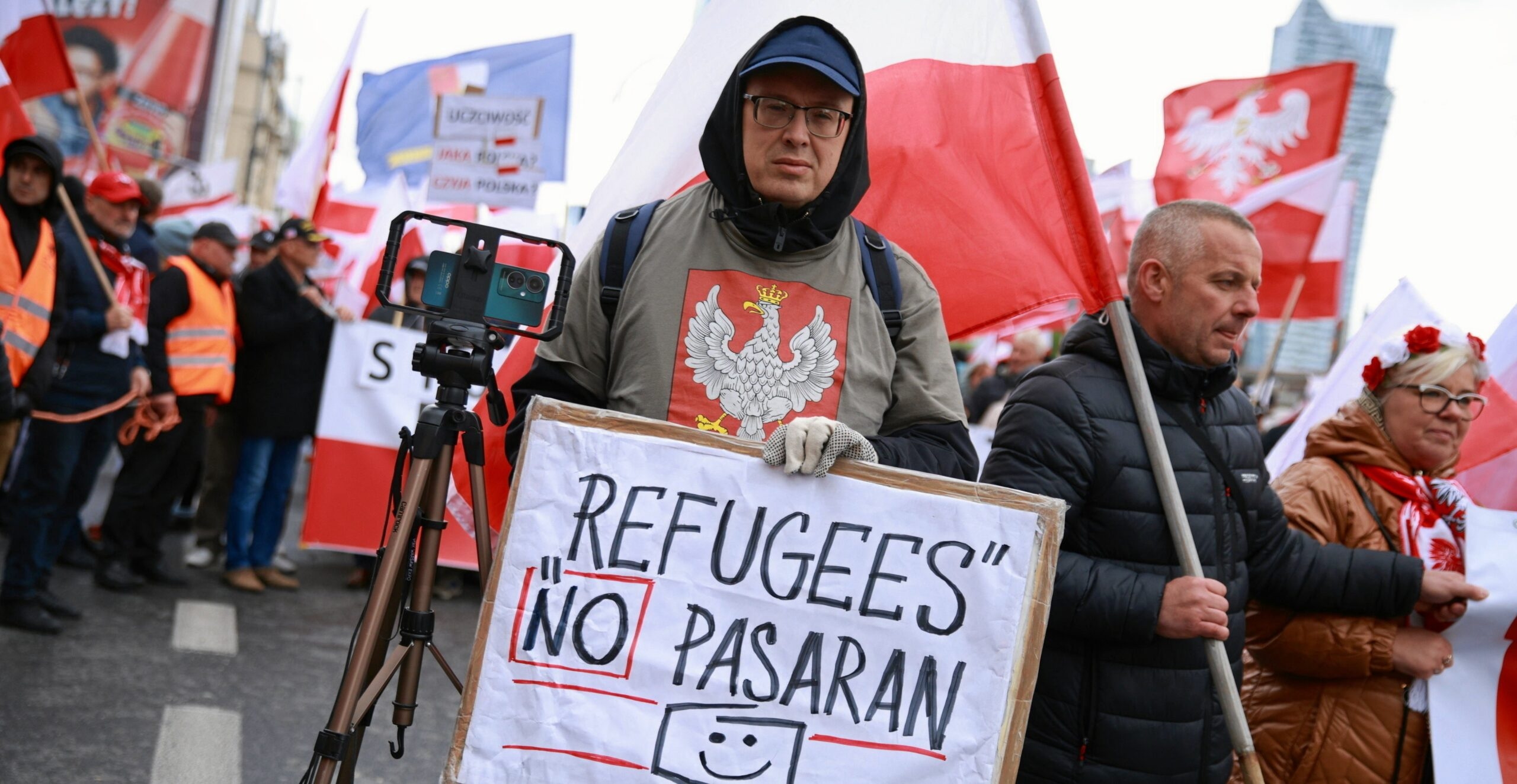 Thousands march against immigration in Warsaw