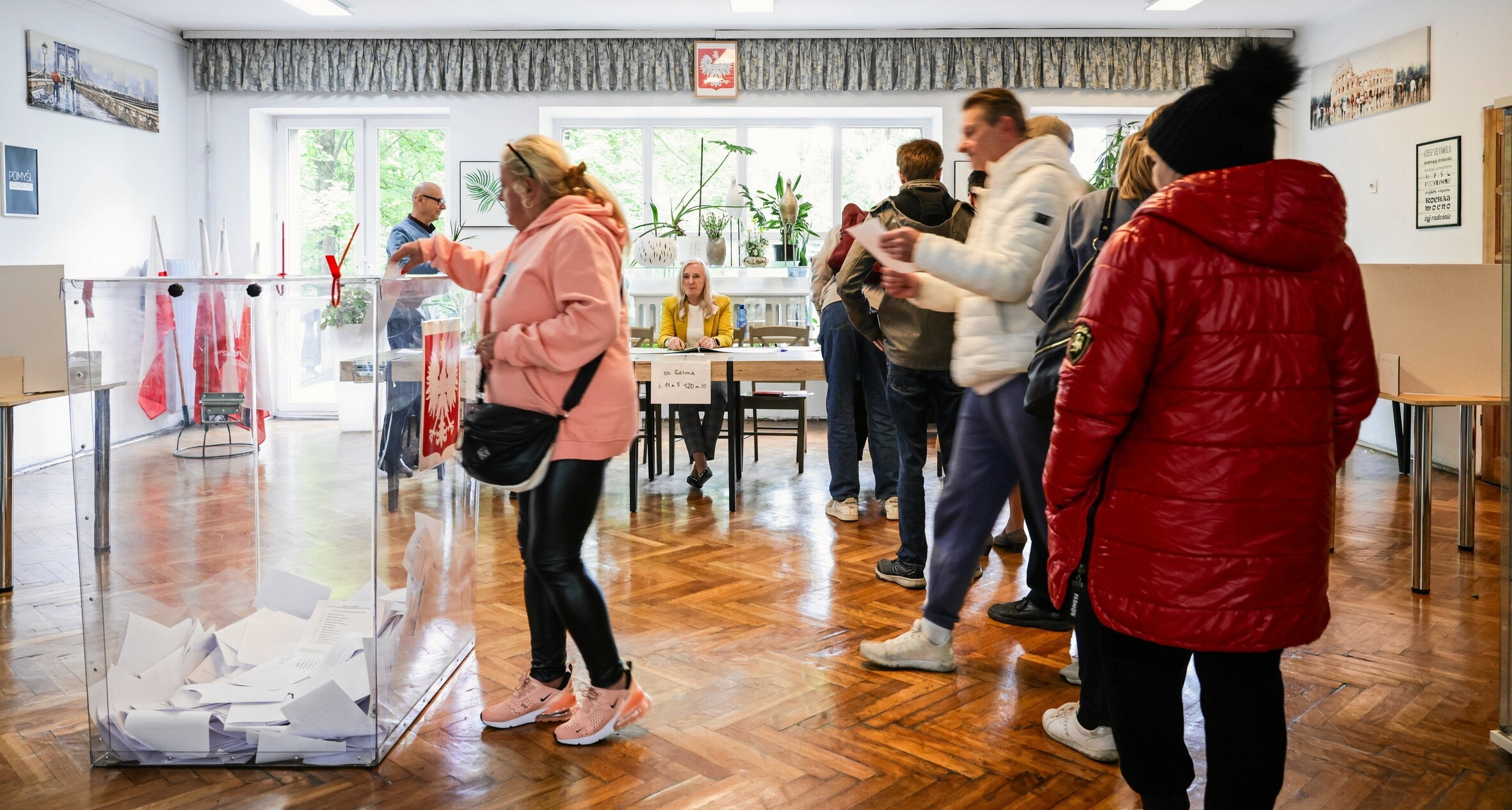 Três quartos dos polacos querem manter a lei do “silêncio eleitoral” que proíbe a campanha no fim-de-semana de votação