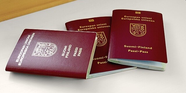 Finlandiya pasaport üretimini Polonya'ya taşıyacak