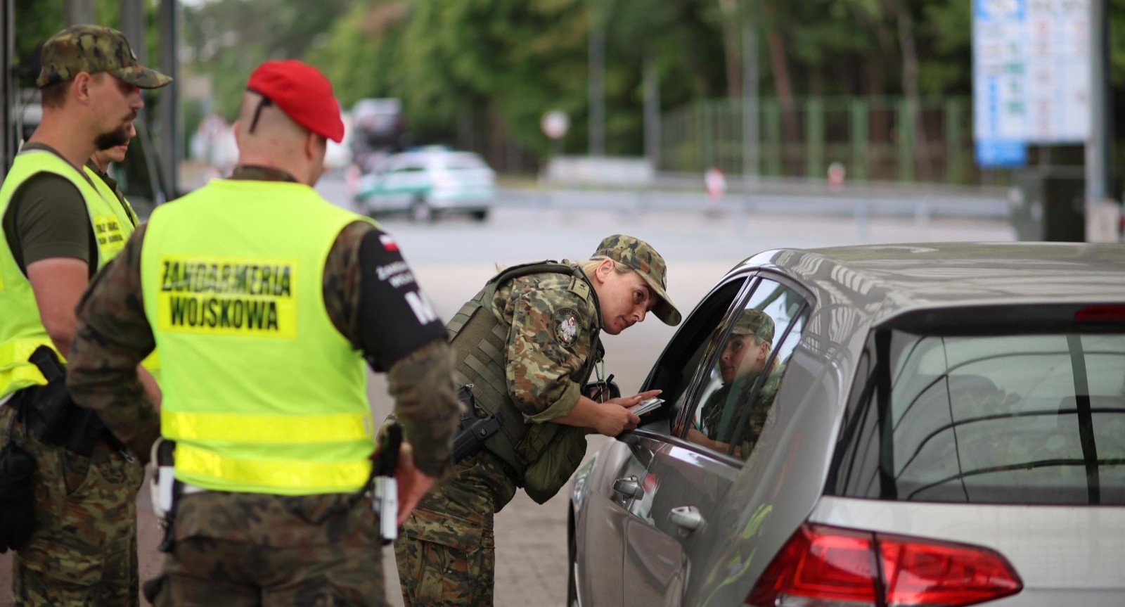 Over 100,000 people checked and 60 denied entry in first week of Poland's border controls