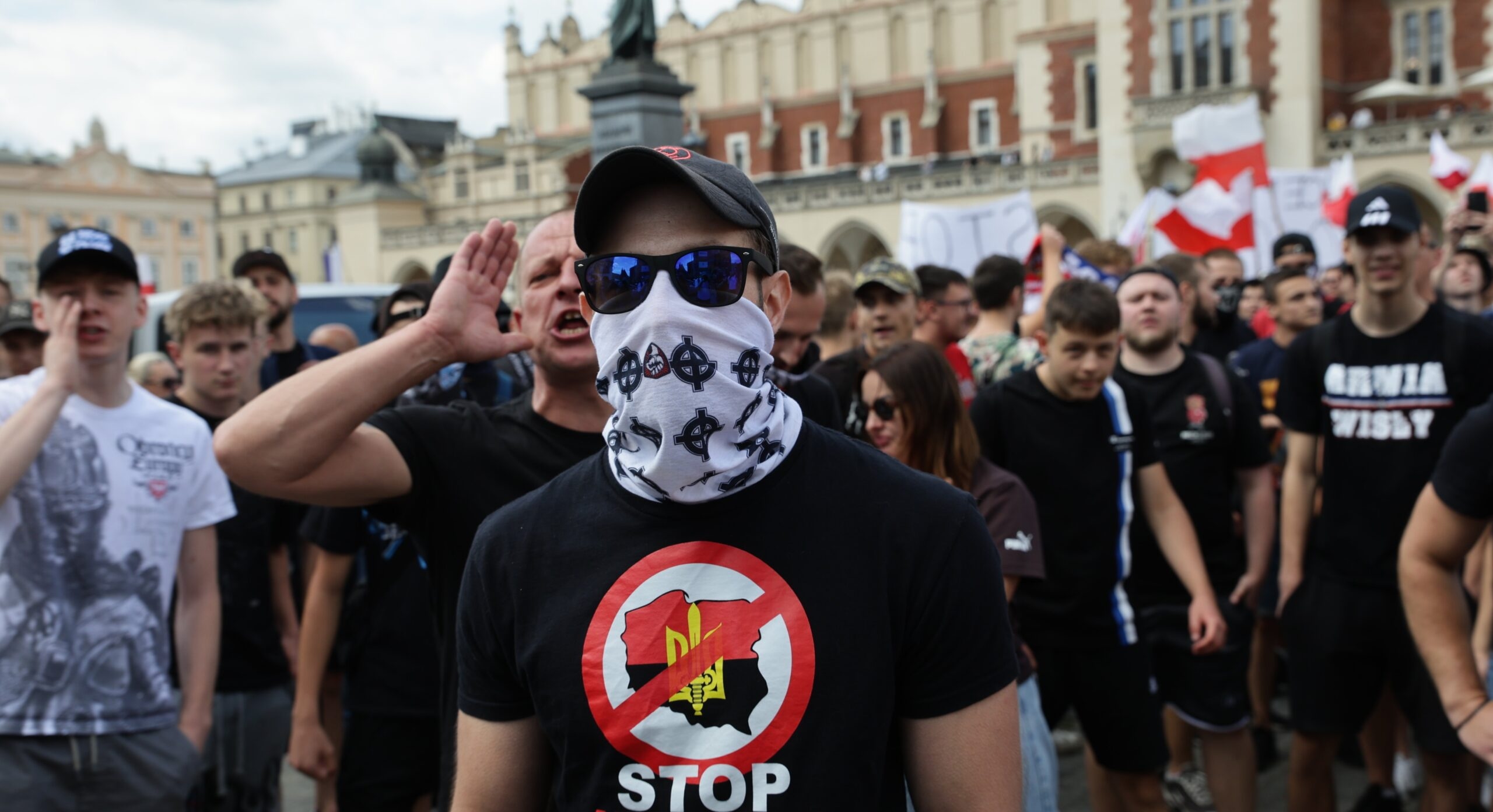 Milhares se juntam a marchas anti-imigração na Polônia