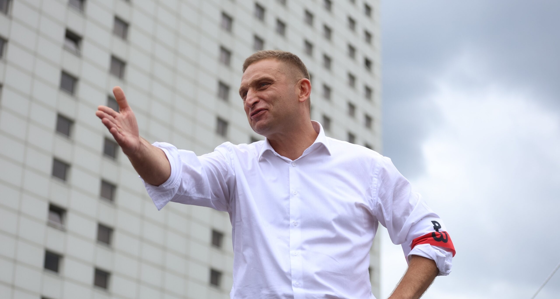 Президент Польши частично помиловал лидера националистов за нападение на протестующую против абортов женщину