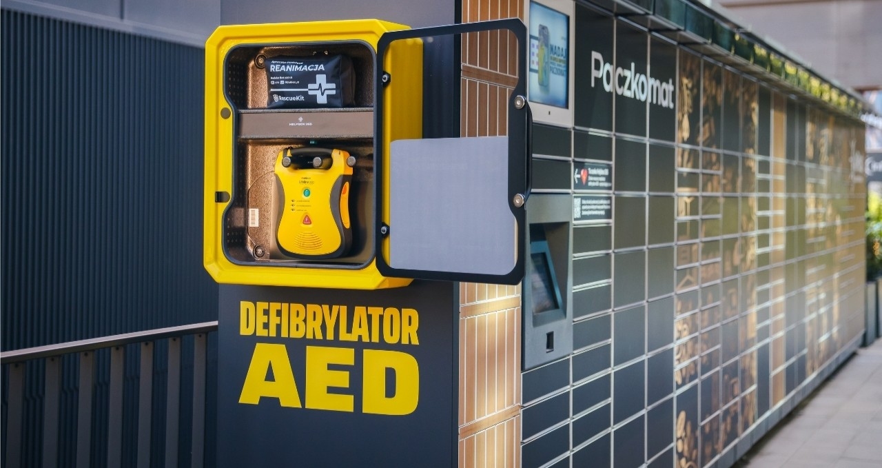 Polonyalı teslimat devi InPost, paket dolaplarına hayat kurtarıcı defibrilatörler yerleştirecek