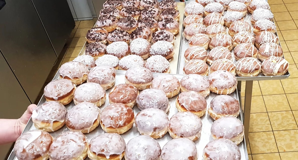 ¡A la pastelería! Porque hoy es Jueves Gordo