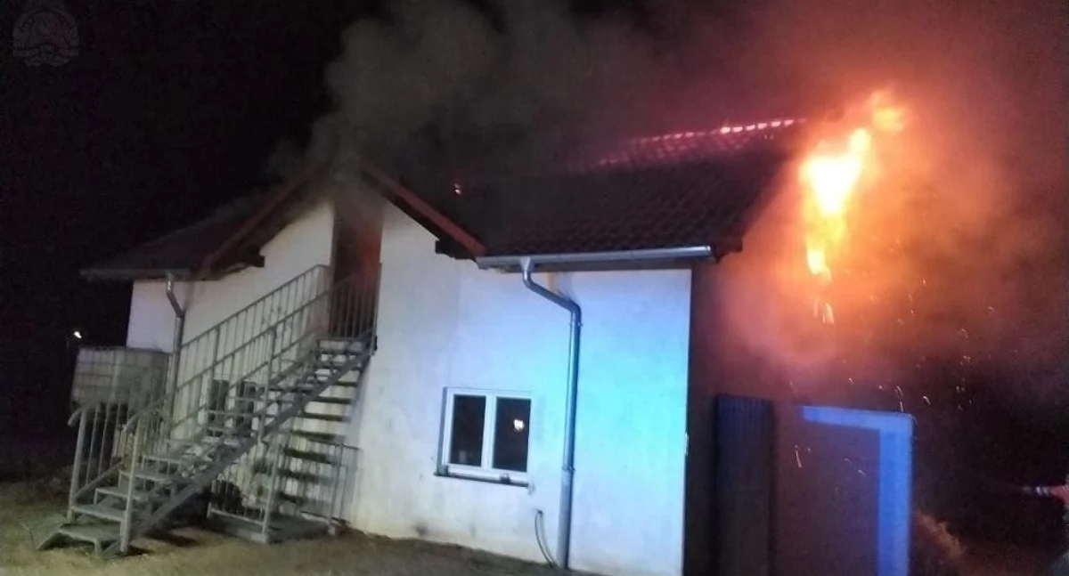 Le bâtiment de la ferme était en feu