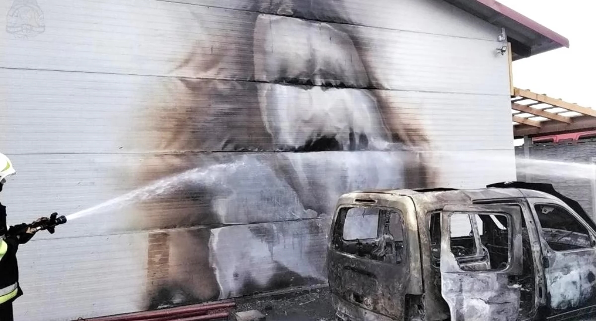 Berlingo was burning. The utility shelter caught fire