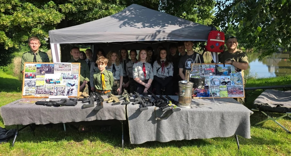 Trzebnica scouts at the military orienteering race