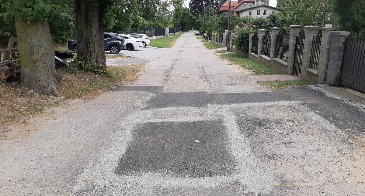 The street is dangerous for cyclists and drivers - that's how it was. It has been repaired