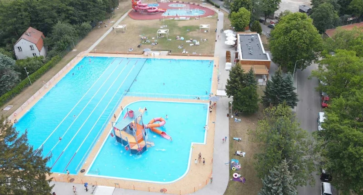 Swimming pool temporarily closed