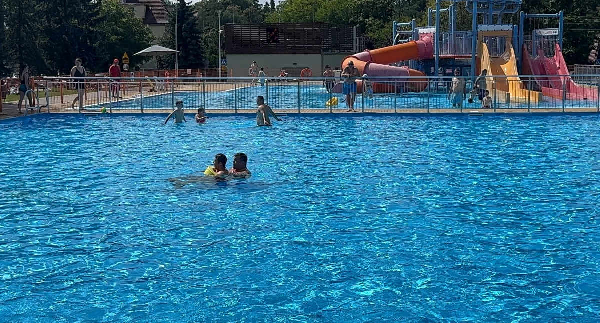 Obornicki Yüzme Havuzunda Havuz Partisi: 30°C, DJ Kamill ve diğer aktiviteler!