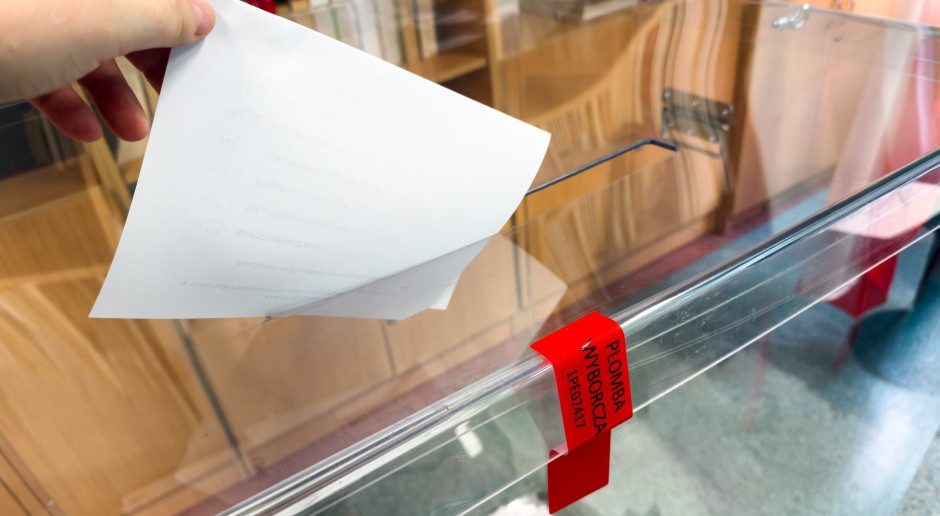 Até 500 PLN a mais por vereador. Há um projeto de regulamento.