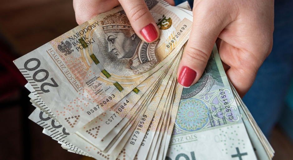 PLN 3,500 to be paid. Applications began being accepted on November 3rd.