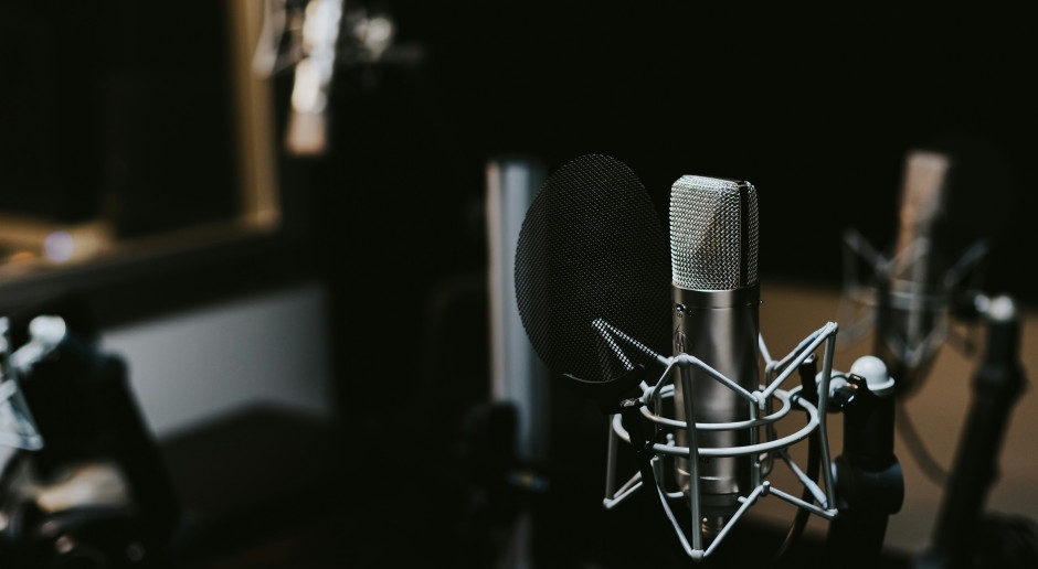 Ein australischer Radiosender überraschte die Welt. Sie verheimlichten die Tatsache, dass einer der Moderatoren... KI war