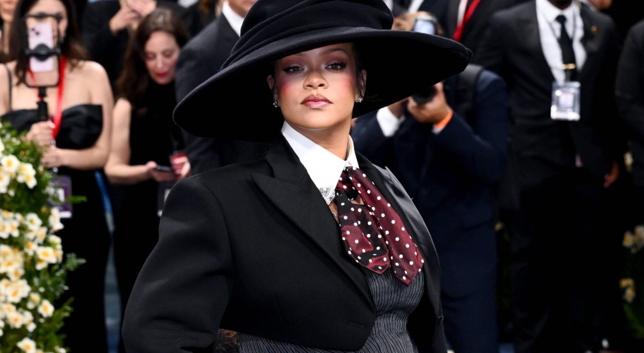 Rihanna está de volta com uma nova música! Ainda não é um anúncio de álbum, mas os fãs têm algo para comemorar