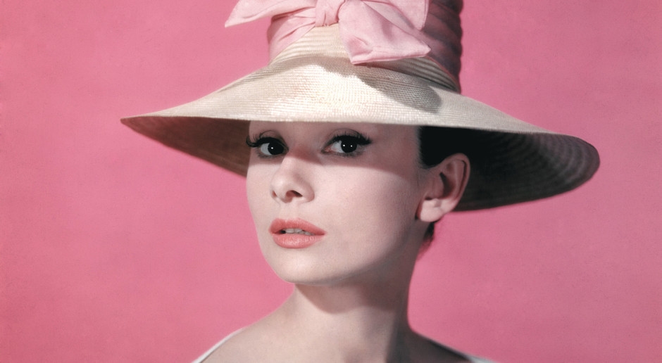 Regency cut - this is the most fashionable hairstyle for spring and summer 2025. Years ago, it was worn by Audrey Hepburn