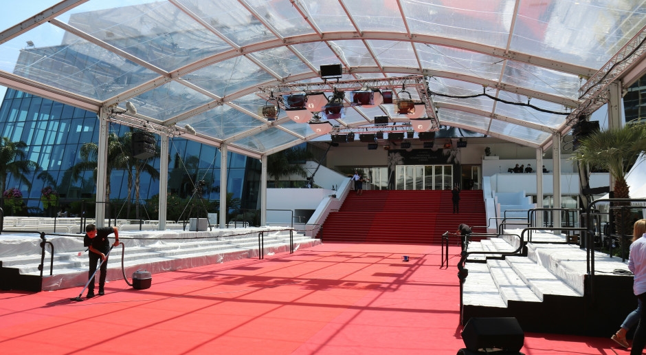 Lenda do cinema recebeu a Palma de Ouro honorária em Cannes. "Isso é uma surpresa total para mim"