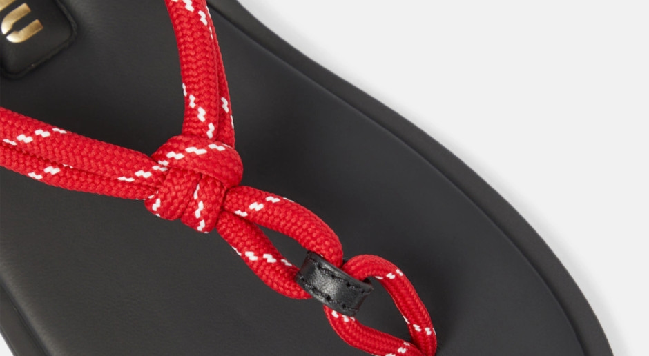 Die italienische „It-Marke“ hat die modischsten Sandalen des Sommers 2025 kreiert. Sie bringen Flip-Flops in die Sphäre des Luxus