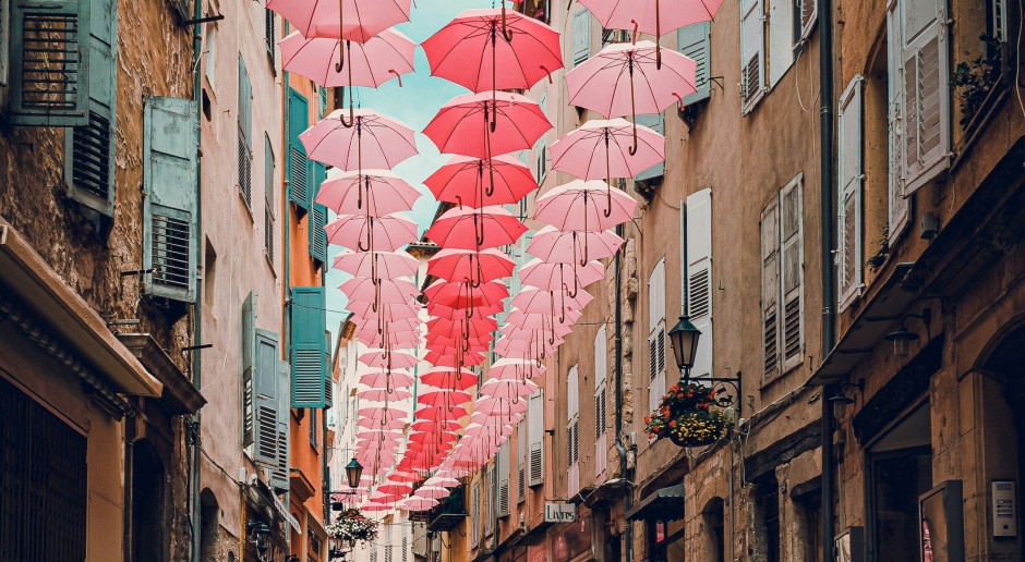 Esta cidade francesa do livro "Perfume" realmente existe. Imperdível para quem ama perfumes.