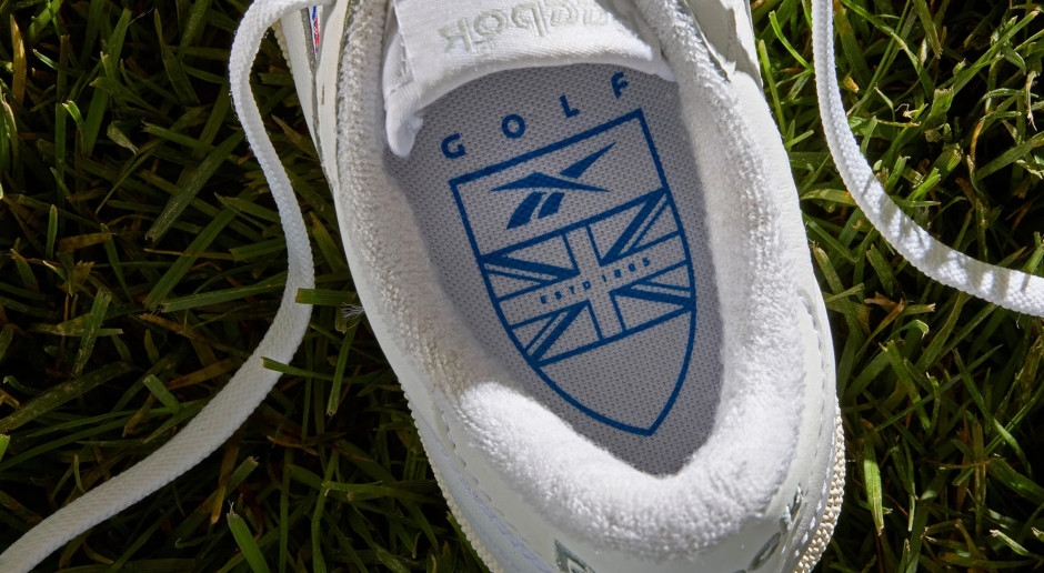 A Reebok retorna ao modelo icônico de tênis. É um clássico casual inteligente