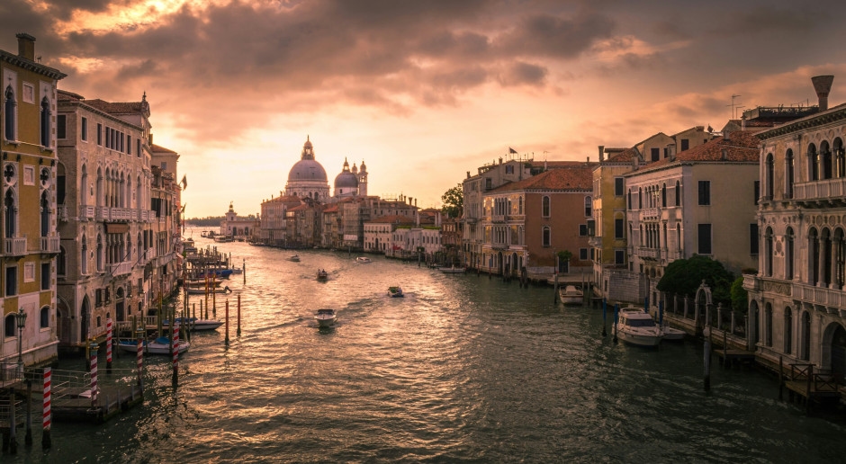 Nuvens escuras sobre o casamento do século. "Desgraça" - gritam os venezianos furiosos
