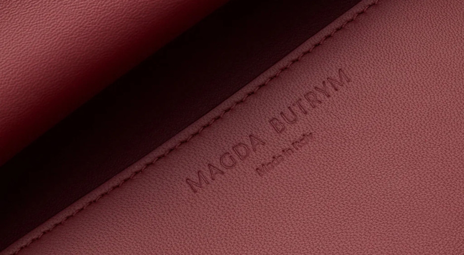 Magda Butrym ha creato una nuova it-bag. La borsa richiama le sue radici.
