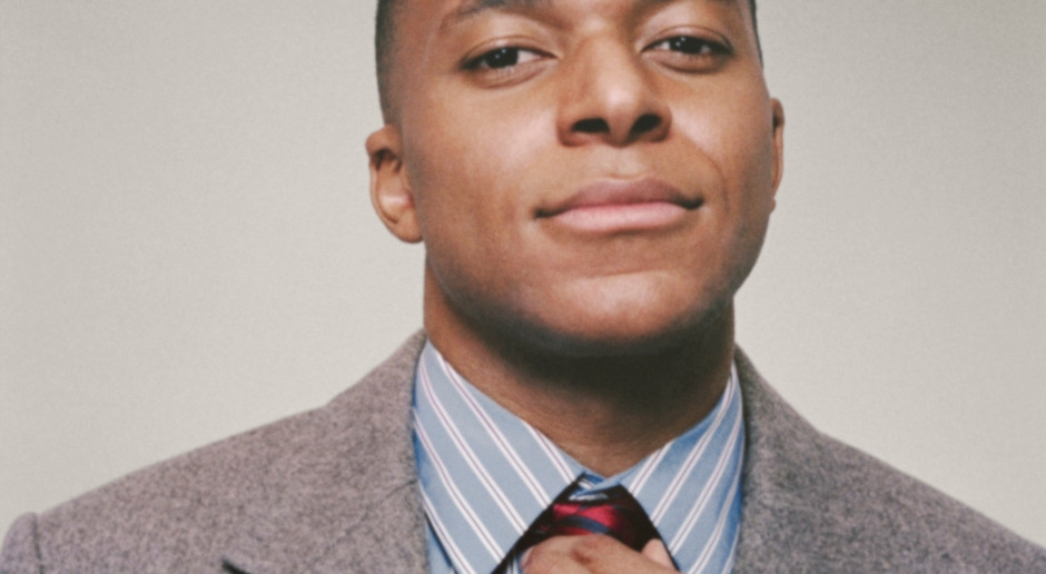 Kylian Mbappe mit einer Dior-Krawatte. Hier ist Jonathan Andersons neue Vision!