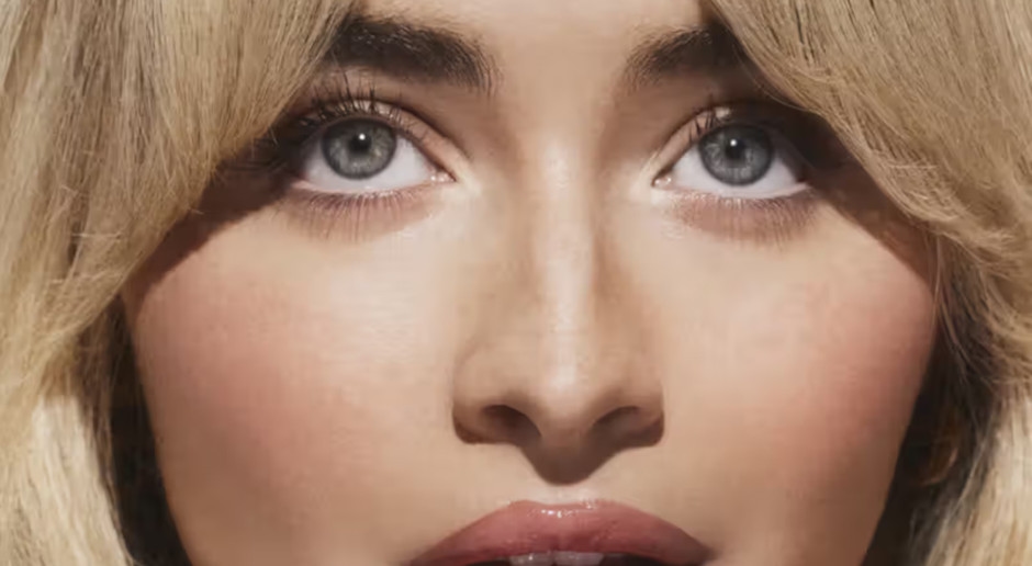 Sabrina Carpenter prezentuje banana Prady. Nowy gadżet