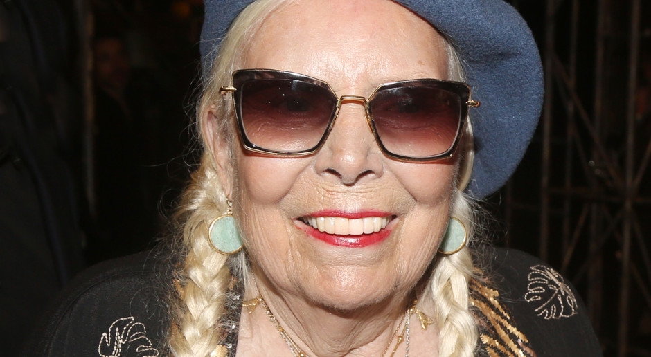 Joni Mitchell kondigt jazzcompilatie aan. De collectie bevat meer dan 60 nummers.
