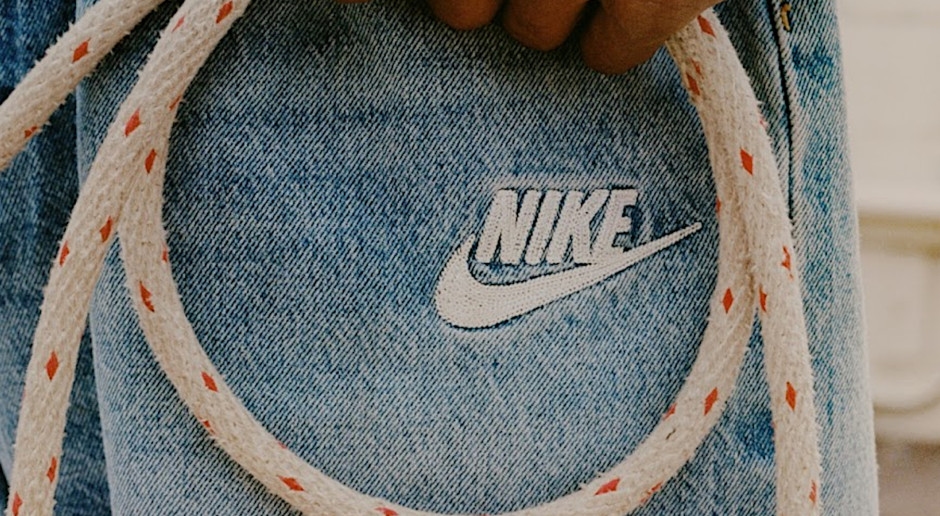Nike verbündet sich mit der Denim-Legende. Hip-Hop und Vintage-Inspiration