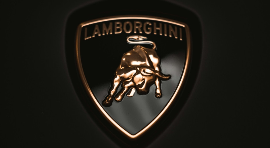 Lamborghini elettrica con un ritardo enorme. Gli appassionati di Urus dovranno avere pazienza.