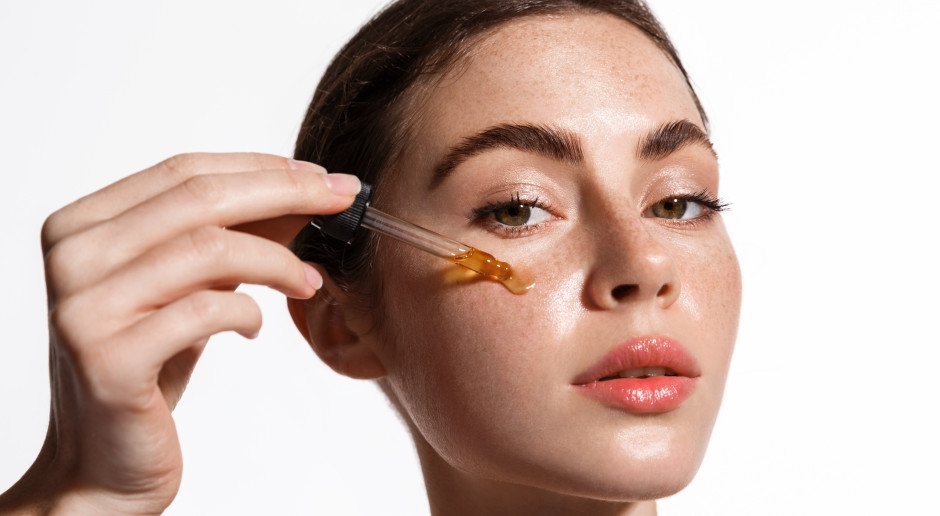 L'"eroe verde" dell'industria della bellezza è sotto esame da parte della Commissione Europea. Alcuni cosmetici potrebbero sparire dagli scaffali.