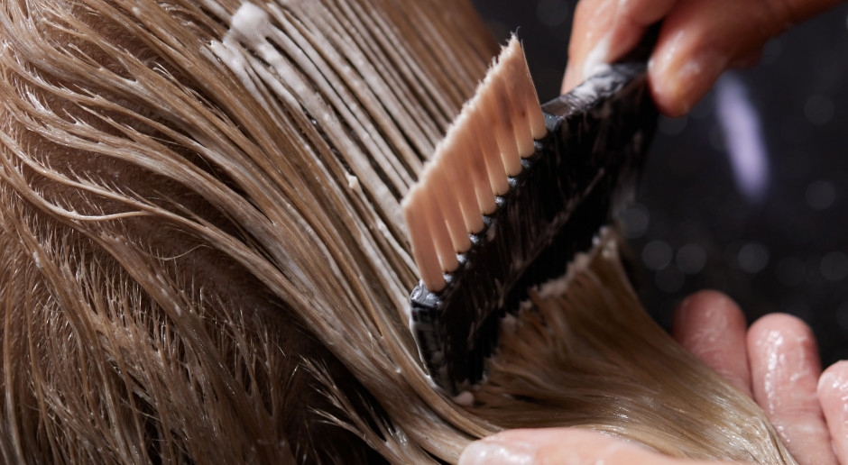 Il bronde tabacco è una tinta perfetta per l'estate. Ringiovanisce e infoltisce i capelli.