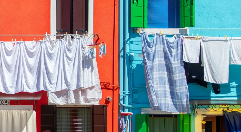 A ilha italiana foi aclamada como o lugar mais colorido do mundo. Descubra o que vale a pena visitar por lá.