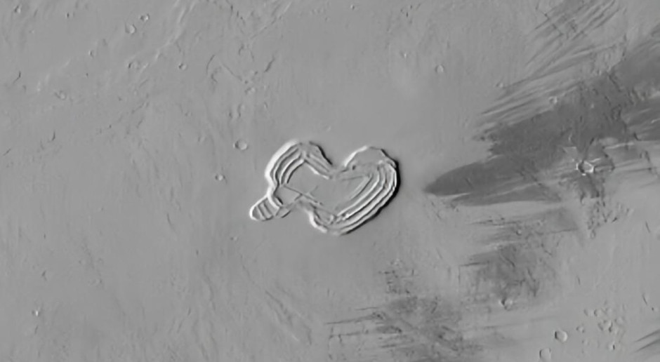Una scoperta romantica nello spazio. La NASA ha trovato decine di... cuori su Marte.