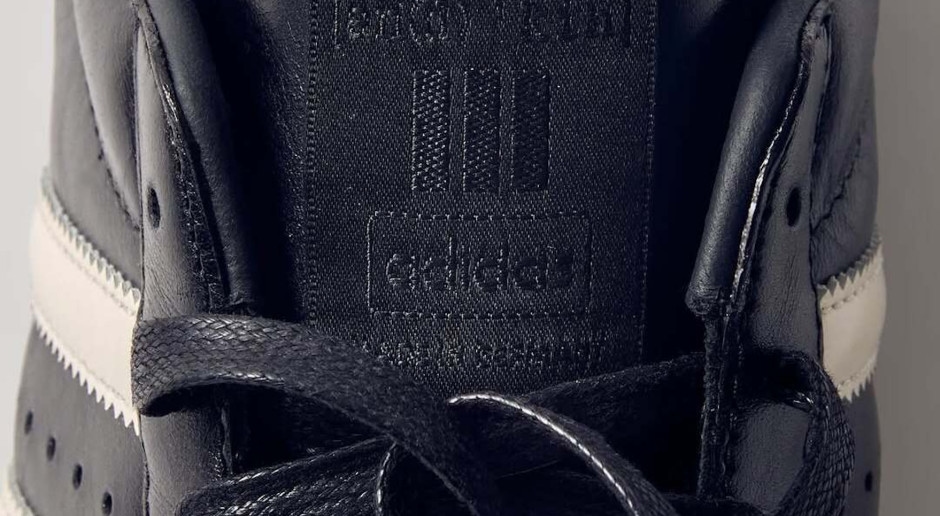 Kith en Adidas bundelen hun krachten. De nieuwe sneakers stralen luxe en klassieke stijl uit en zijn perfect te combineren met een pak.