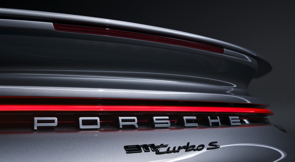 De Porsche 911 Turbo S debuteert dit jaar. Hij krijgt een elektrische boost.