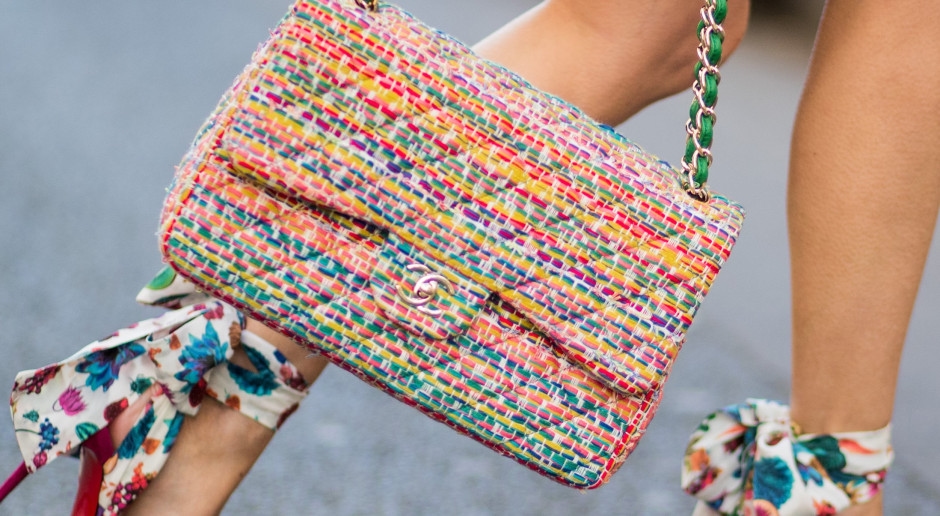 De handtas die vrouwen vrijheid gaf. Het beroemde Chanel-model wordt 70.