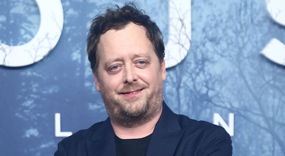 Jan Holoubek réalisera « Wild, Wild East ». Le tournage débutera à l'automne 2025.