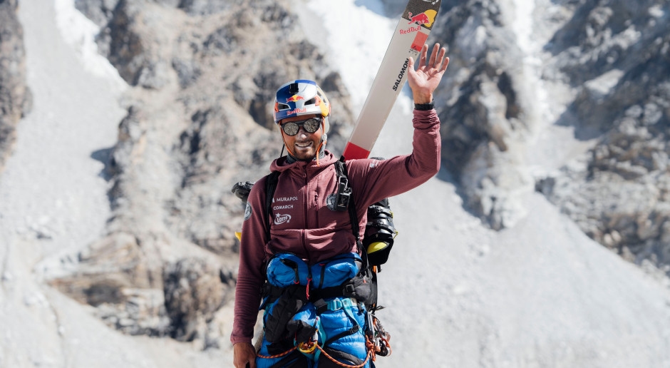 Deze keer werd de Everest bedwongen. Andrzej Bargiel skiede vanaf het dak van de wereld.
