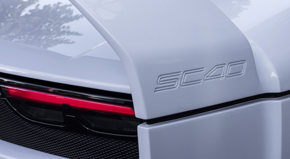 Этот уникальный Ferrari SC40 был построен в единственном экземпляре. Он сочетает в себе 830 лошадиных сил и душу F40, заключенную в футуристический кузов.