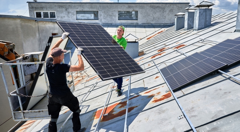 "Oude" apparatuur in nieuw jasje. De overheid neemt zonnepanelen ter hand
