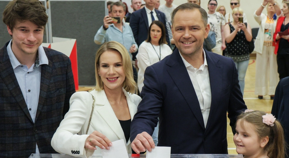 Karol Nawrocki votó en las elecciones. Se presentó en el lugar con toda su familia.