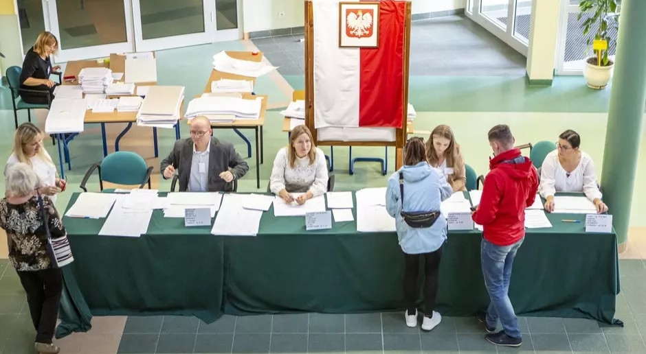 "Election miracles" in the committees. Rafał Trzaskowski's votes were attributed to Karol Nawrocki