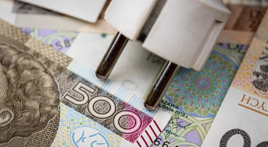 Energy is getting cheaper, but bills are not falling. The weakest will pay the most