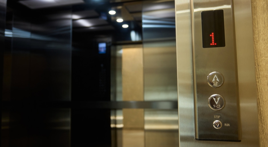 New lifts in old blocks. Expert explains who will have to build the lifts